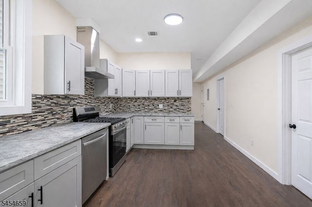 125 Park Ave, Newark City, NJ 07104
