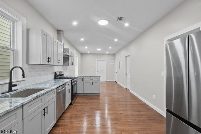 125 Park Ave, Newark City, NJ 07104