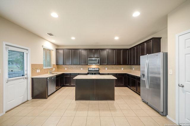2415 CAMBERLY VW, Converse, TX 78109