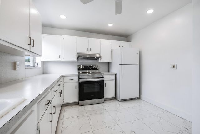941 Crystal Lake Drive 207, Deerfield Beach, FL 33064