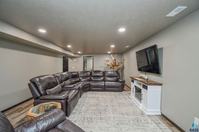 3509 E Brewster St Street, Sioux Falls, SD 57108