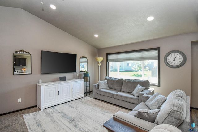 3509 E Brewster St Street, Sioux Falls, SD 57108