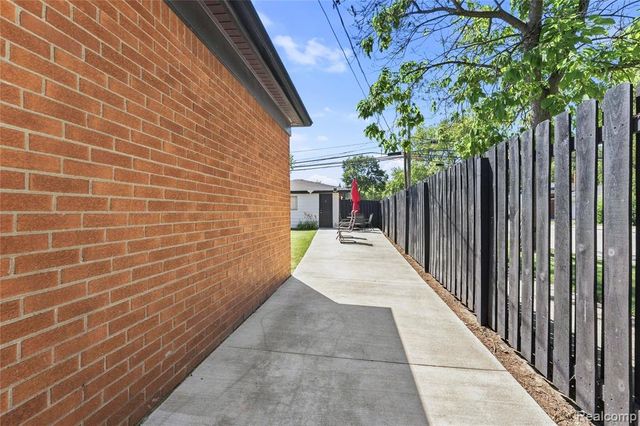 4602 Katherine Street, Dearborn Heights, MI 48125