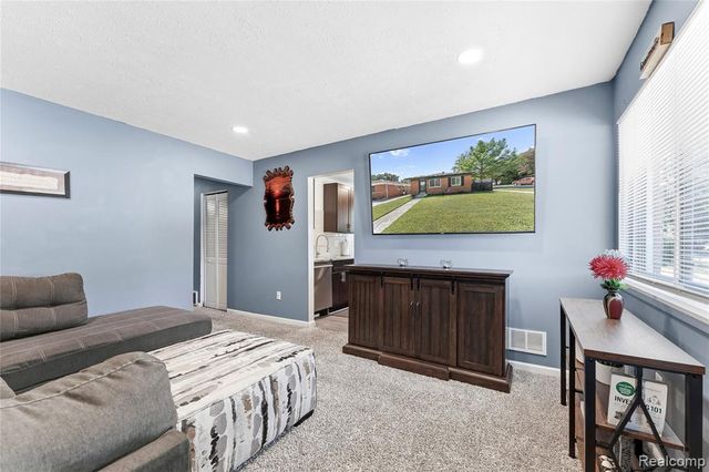 4602 Katherine Street, Dearborn Heights, MI 48125