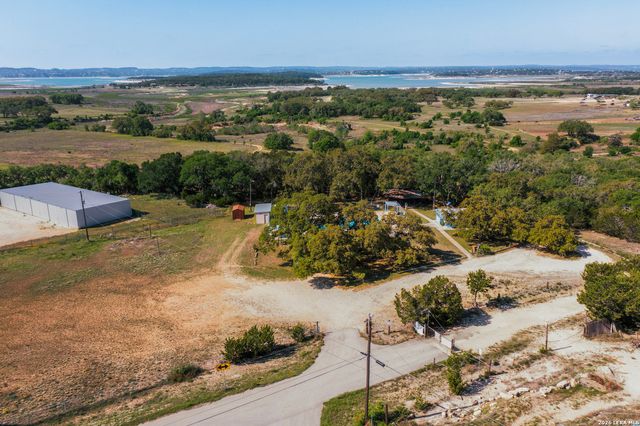 1118 Lonesome, Canyon Lake, TX 78133