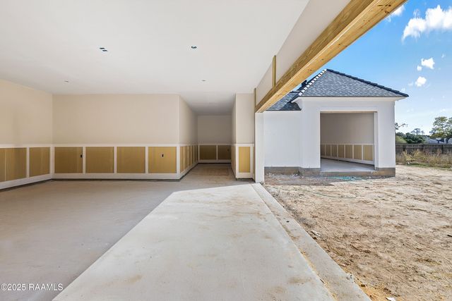 302 Castle Vine Way, Lafayette, LA 70508