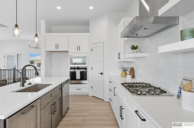 6333 N 207th Street, Elkhorn, NE 68022