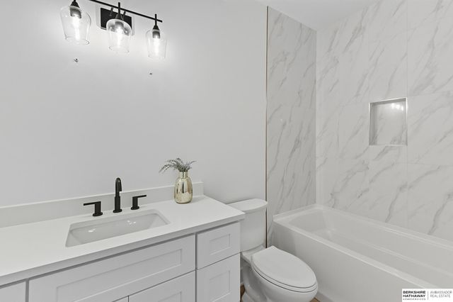 6333 N 207th Street, Elkhorn, NE 68022