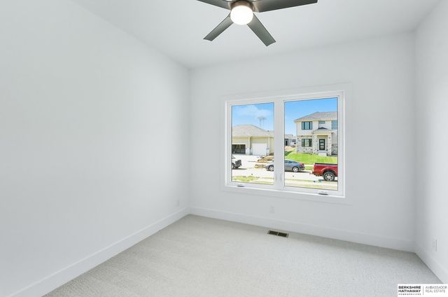 6333 N 207th Street, Elkhorn, NE 68022