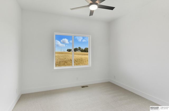 6333 N 207th Street, Elkhorn, NE 68022