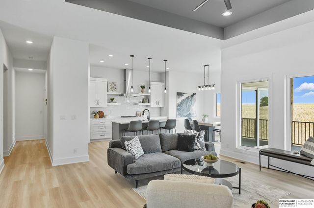 6333 N 207th Street, Elkhorn, NE 68022