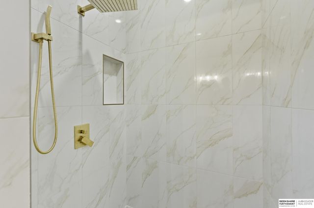 6333 N 207th Street, Elkhorn, NE 68022