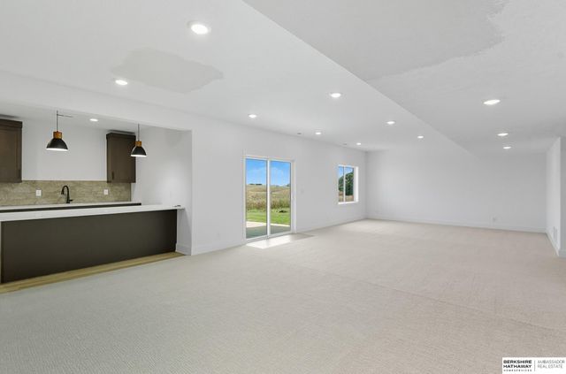 6333 N 207th Street, Elkhorn, NE 68022