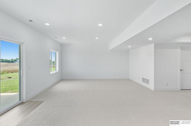 6333 N 207th Street, Elkhorn, NE 68022