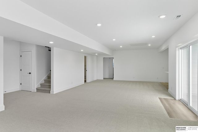 6333 N 207th Street, Elkhorn, NE 68022