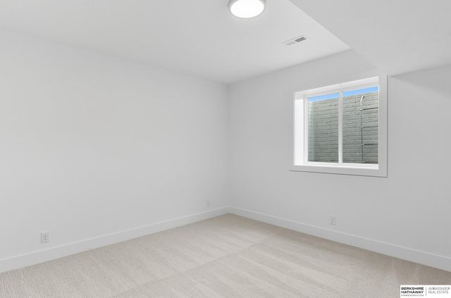 6333 N 207th Street, Elkhorn, NE 68022