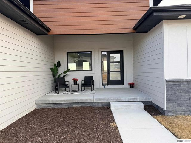 6333 N 207th Street, Elkhorn, NE 68022