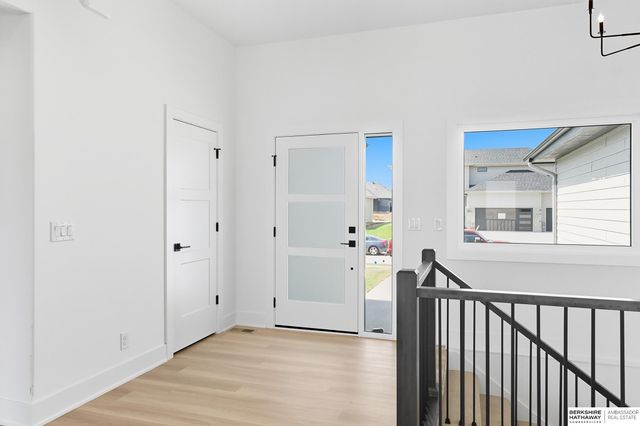 6333 N 207th Street, Elkhorn, NE 68022