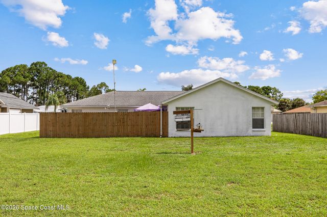 427 Delmonico Street NE, Palm Bay, FL 32907