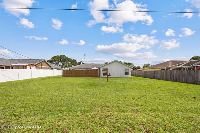 427 Delmonico Street NE, Palm Bay, FL 32907