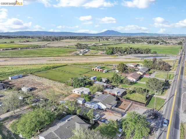 2191 E Cypress Rd, Oakley, CA 94561