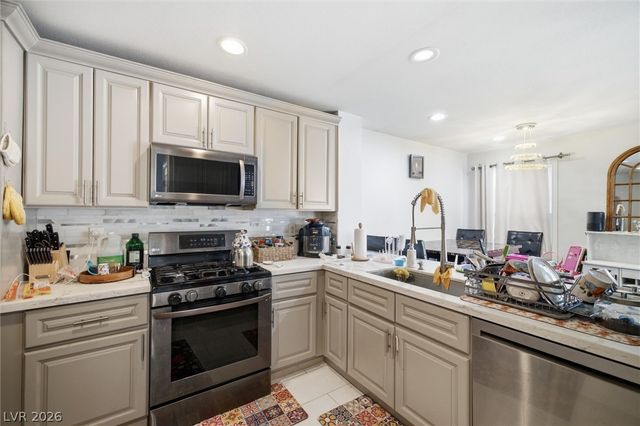 3305 Summerfield Lane, Las Vegas, NV 89117