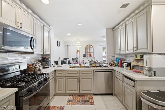 3305 Summerfield Lane, Las Vegas, NV 89117