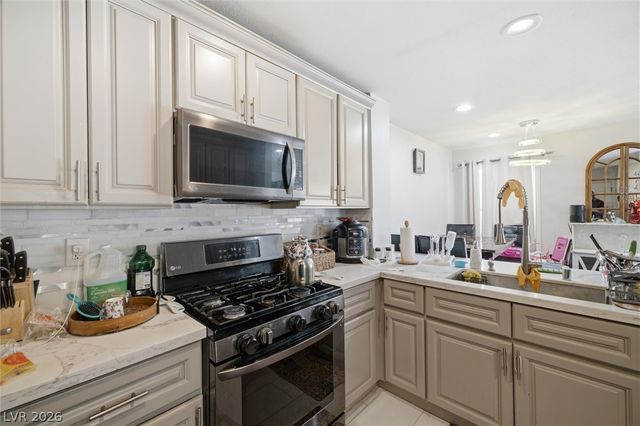 3305 Summerfield Lane, Las Vegas, NV 89117