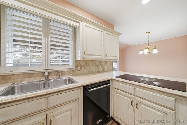 2912 E 38th Street S, Tulsa, OK 74105