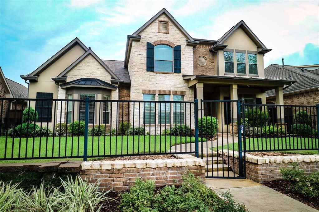 529 Water Street, Webster, TX 77598