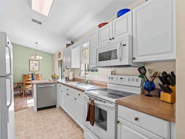 11330 E LEVY STREET, Williston, FL 32696