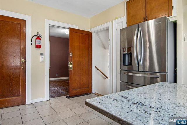 8-15 Berdan Avenue, Fair Lawn, NJ 07410