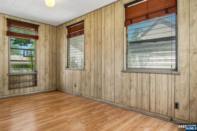 8-15 Berdan Avenue, Fair Lawn, NJ 07410