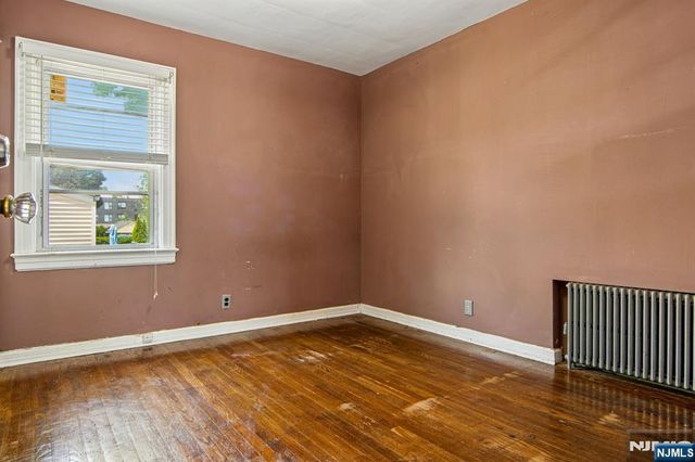 8-15 Berdan Avenue, Fair Lawn, NJ 07410