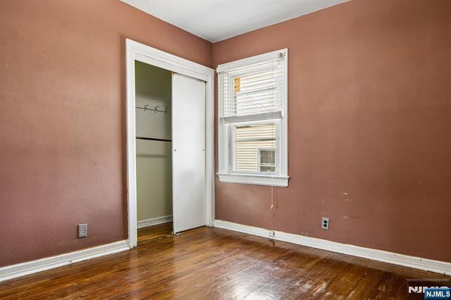 8-15 Berdan Avenue, Fair Lawn, NJ 07410