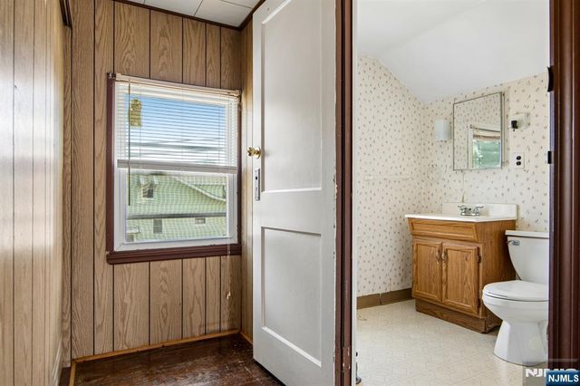 8-15 Berdan Avenue, Fair Lawn, NJ 07410