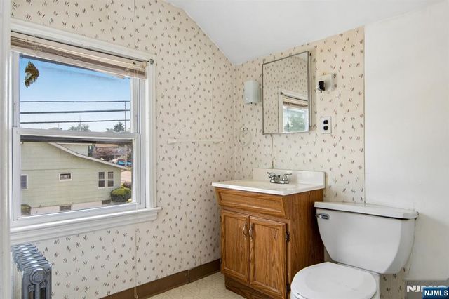 8-15 Berdan Avenue, Fair Lawn, NJ 07410