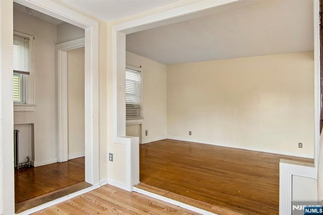 8-15 Berdan Avenue, Fair Lawn, NJ 07410