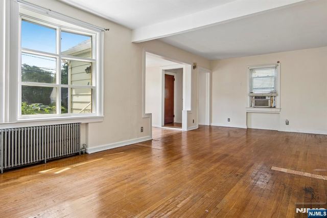 8-15 Berdan Avenue, Fair Lawn, NJ 07410