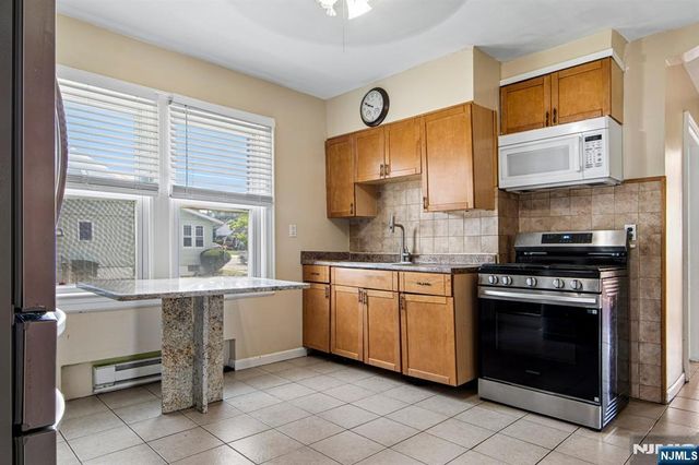 8-15 Berdan Avenue, Fair Lawn, NJ 07410