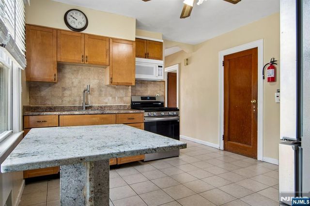 8-15 Berdan Avenue, Fair Lawn, NJ 07410