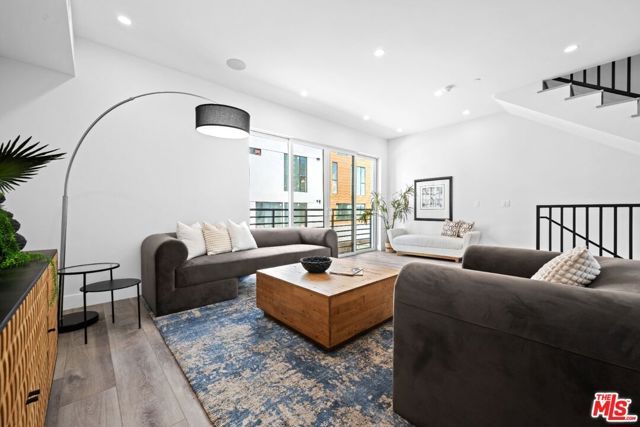 1957 Preuss Road, Los Angeles, CA 90034