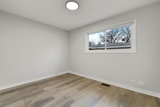 108 Walnut Drive, Streamwood, IL 60107