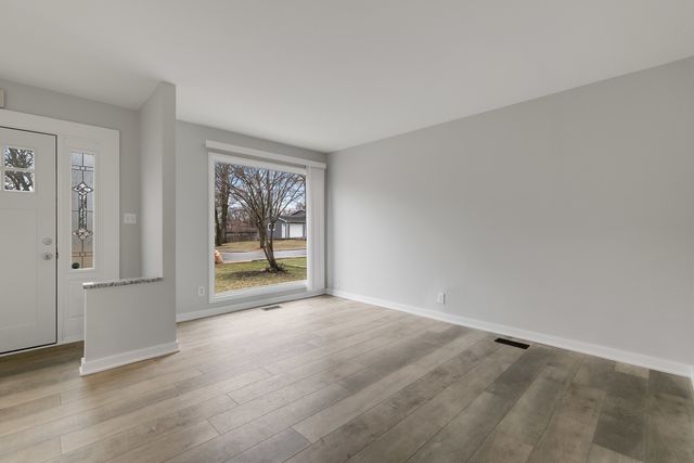 108 Walnut Drive, Streamwood, IL 60107