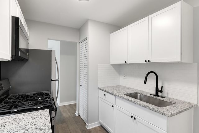 108 Walnut Drive, Streamwood, IL 60107