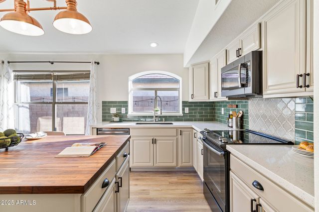 4624 E JAEGER Road, Phoenix, AZ 85050