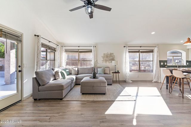 4624 E JAEGER Road, Phoenix, AZ 85050