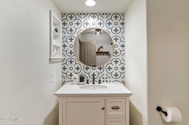 4624 E JAEGER Road, Phoenix, AZ 85050