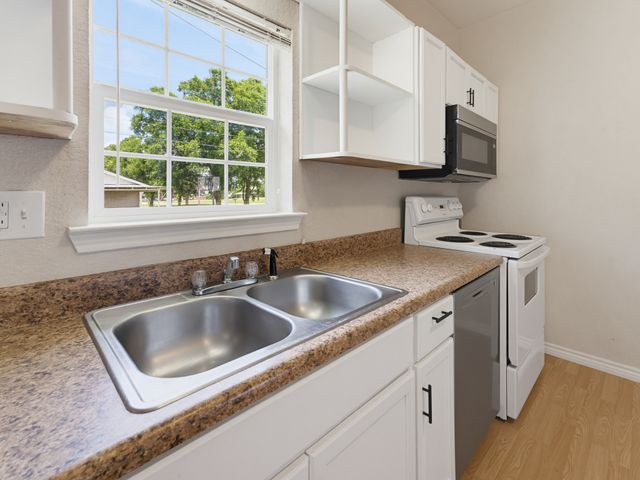 180 Trail Drive, Bowie, TX 76230