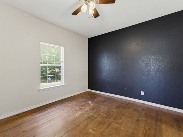 180 Trail Drive, Bowie, TX 76230